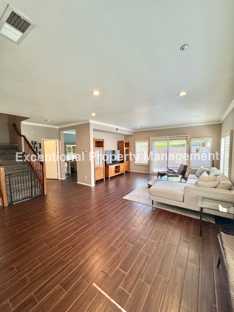 Ready to move in 3 bedroom 3 bath home – photo 2