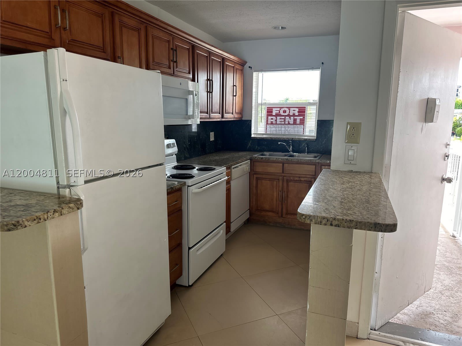 7424 SW 82nd St – photo 4