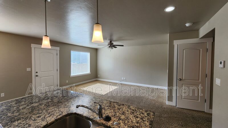 576 N 220 E – photo 5