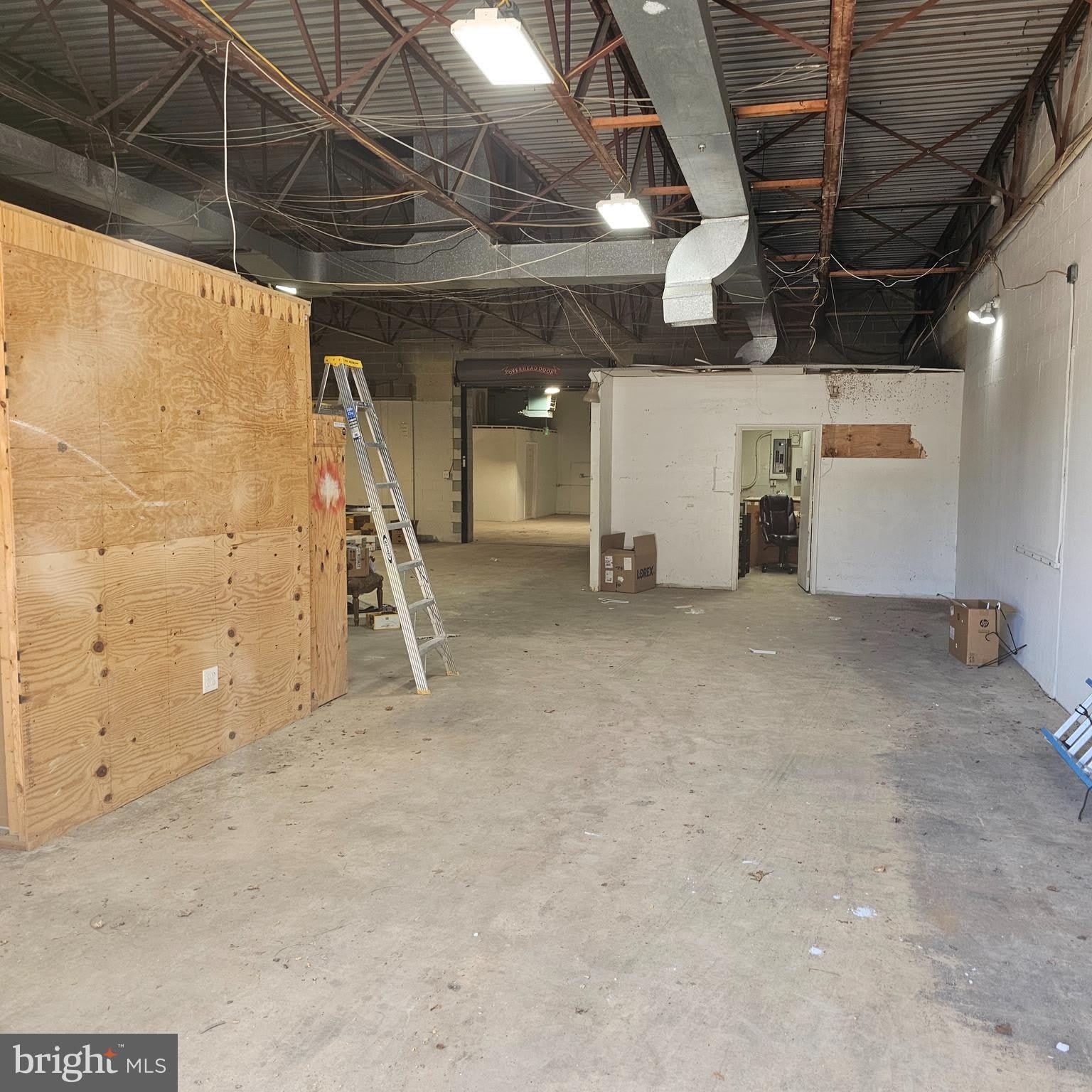 1031 Cromwell Bridge Road – photo 4