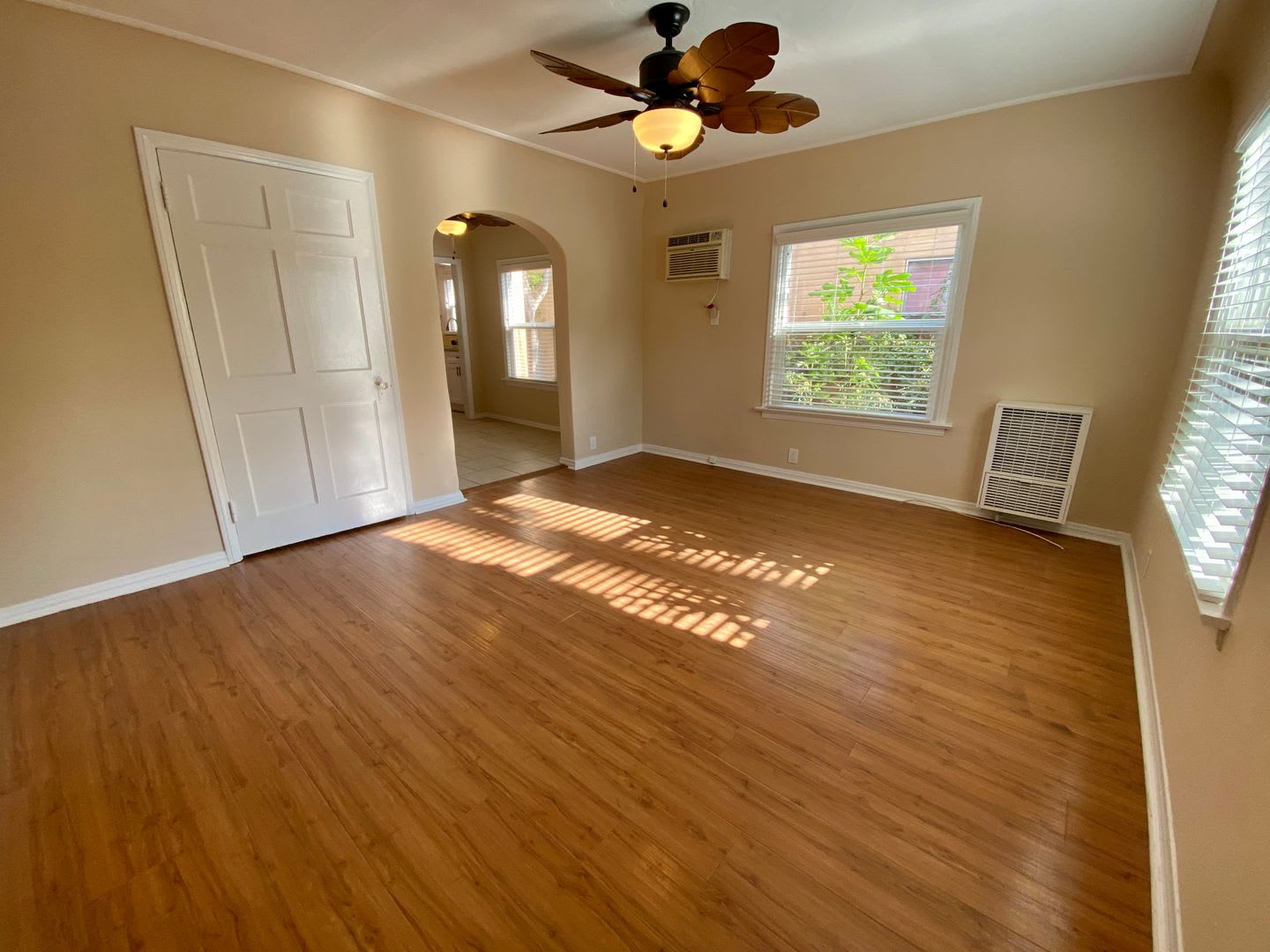 5225 De Longpre Ave. – photo 4