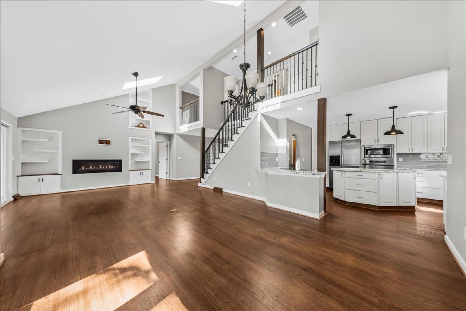 Stunning 3 bedroom, 2.5 bathroom waterfront home available in West Ashley! – photo 3