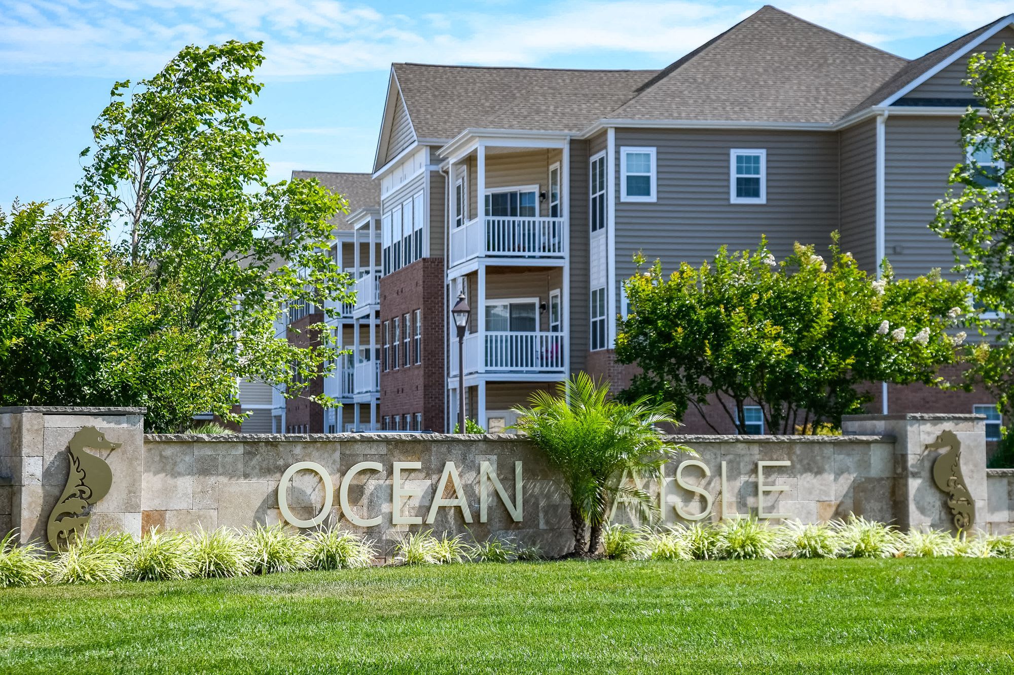 Ocean Aisle Luxury Apartment Homes – photo 2