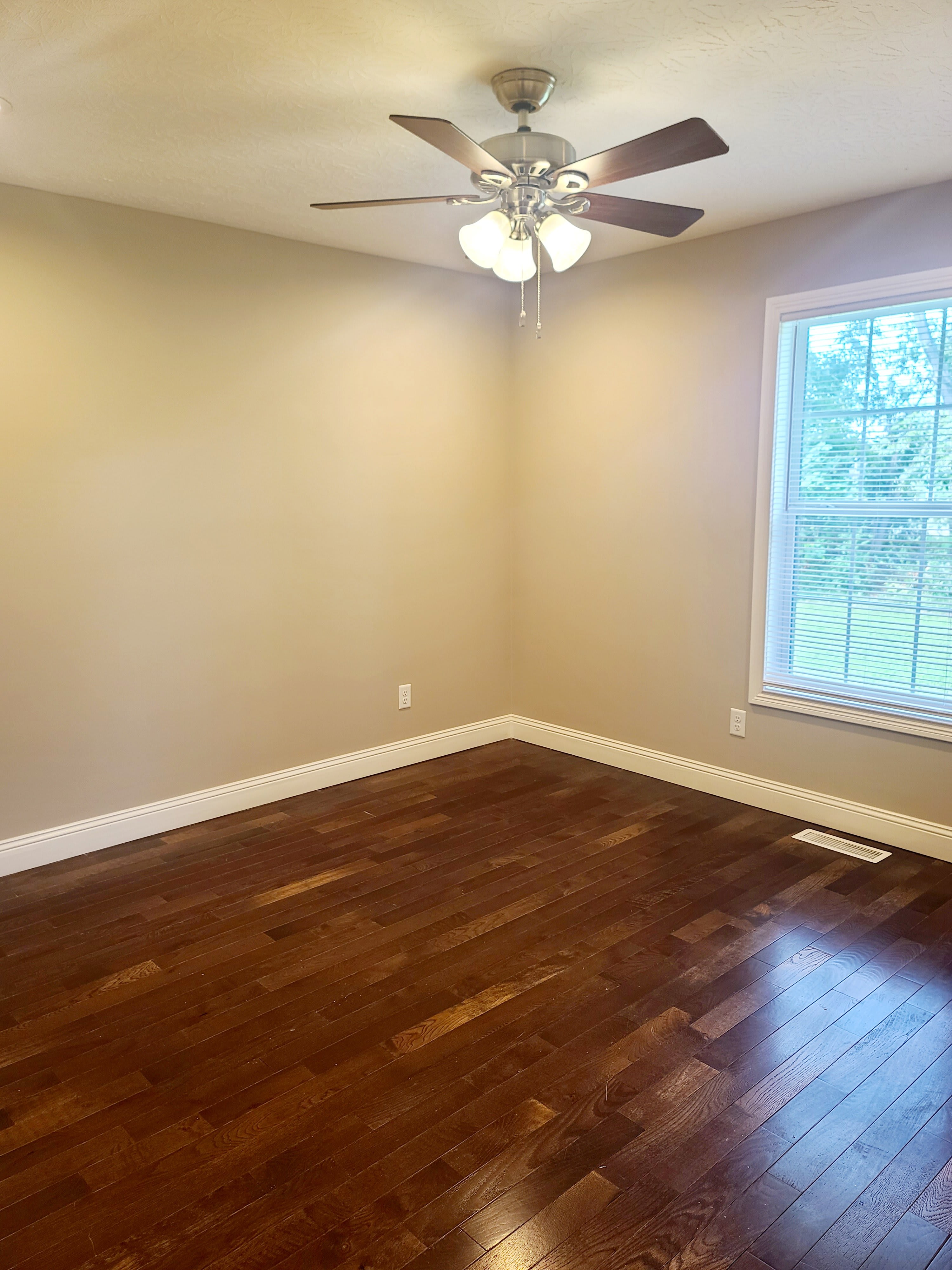 738 Hedge St – photo 4