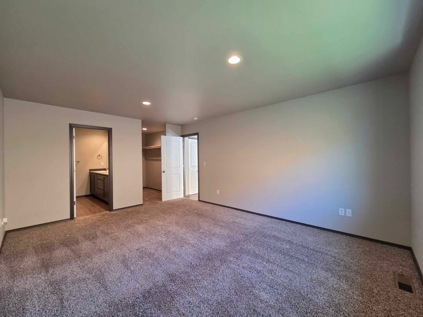 Gorgeous, 3 Bed, 2 Bath HOUSE in Coveted East Wenatchee! – photo 3