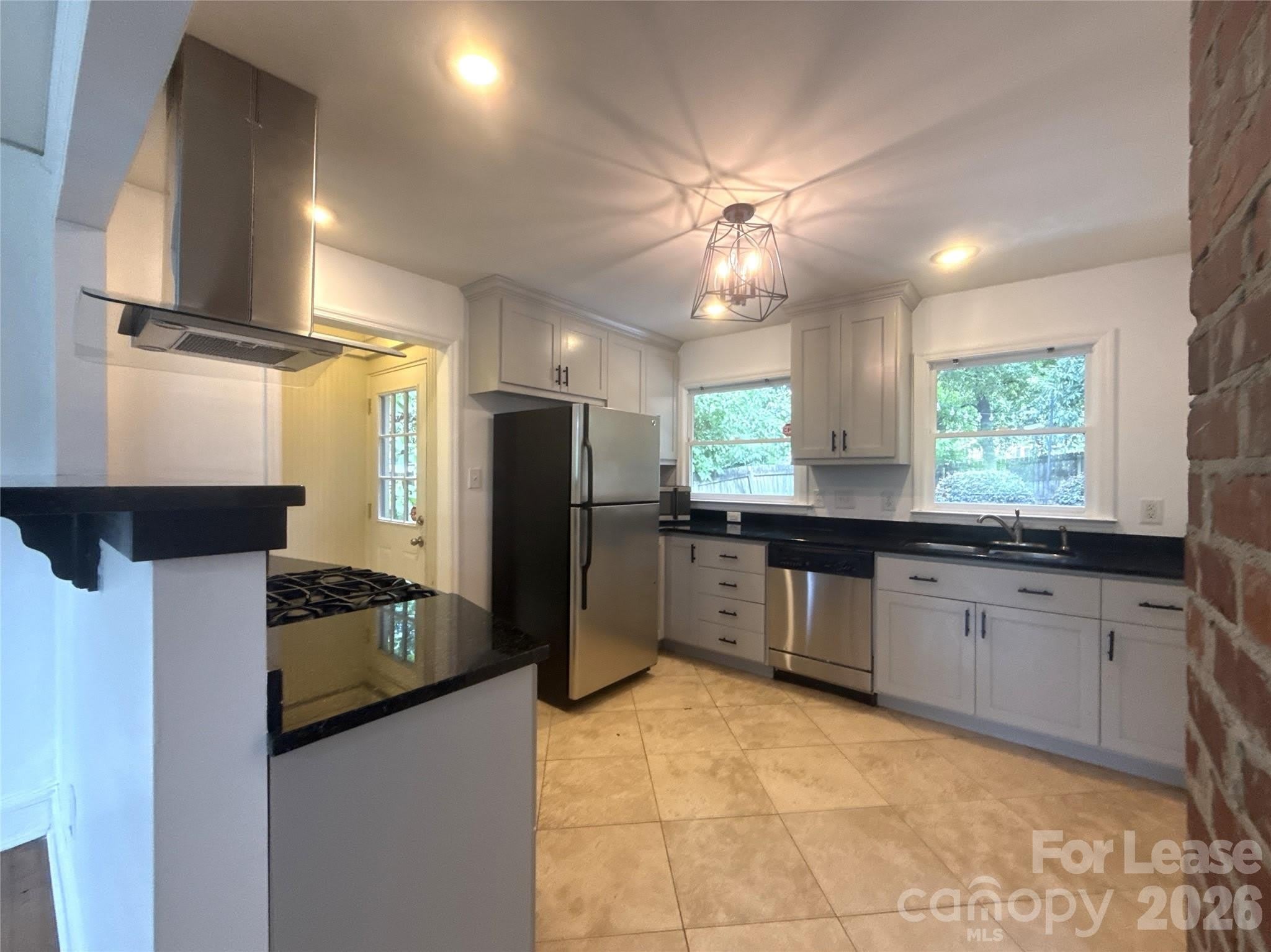 526 W Kingston Avenue – photo 5
