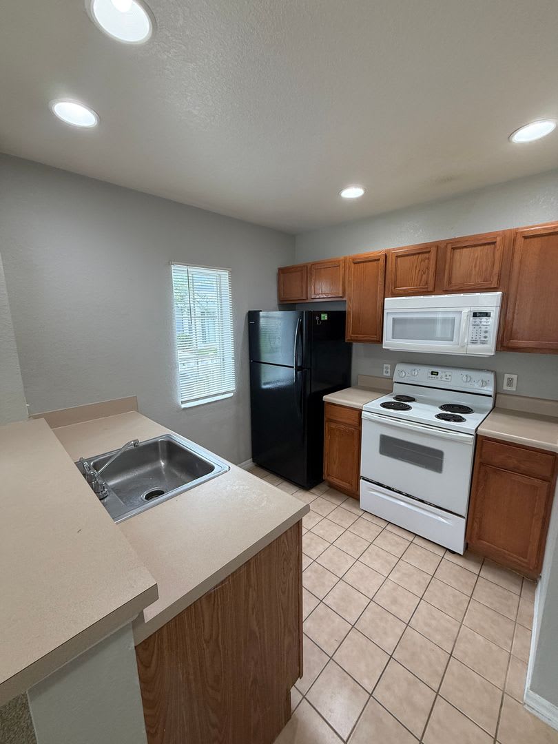 Two Story Town House – photo 5