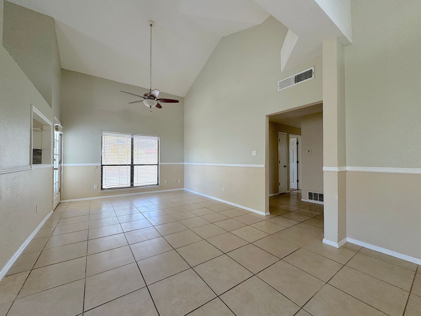 East El Paso 3 bed 2 bath Refrig A/C – photo 4