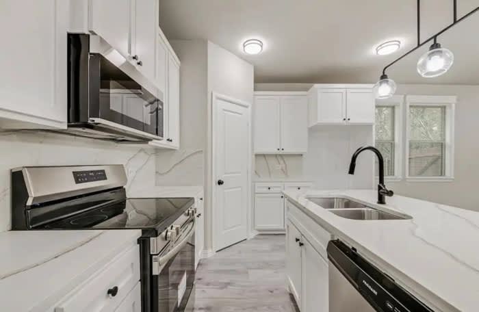5612 Black Pine Circle – photo 2