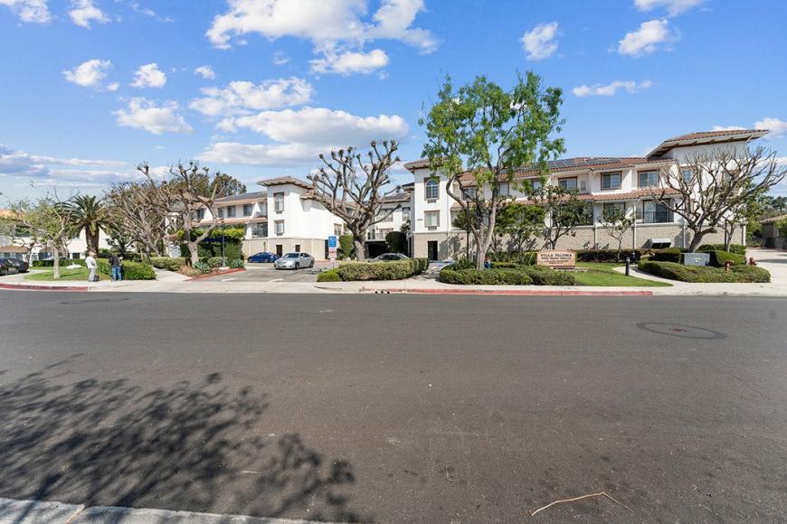 Villa Paloma Senior Apartments – photo 2