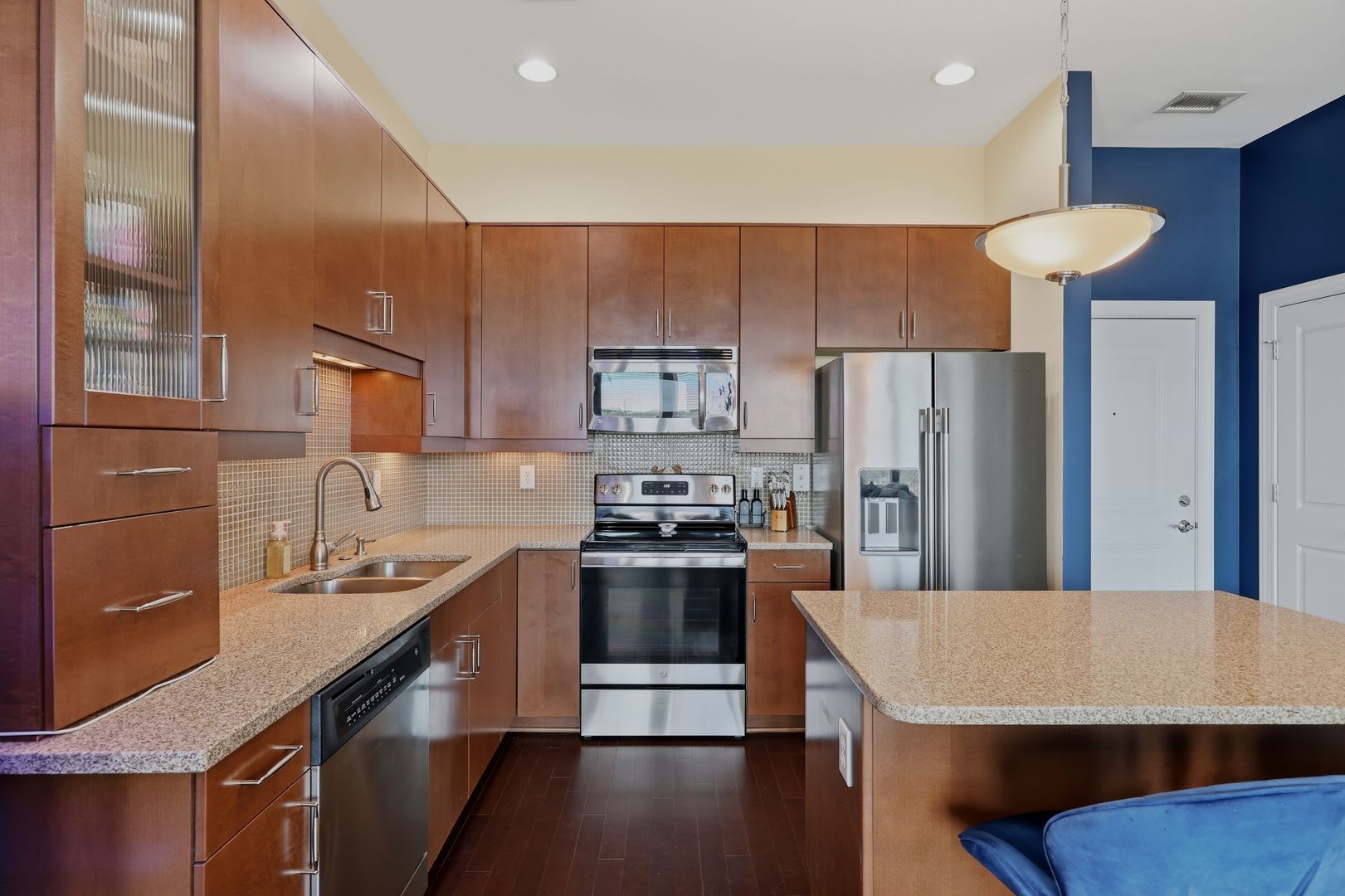 Bright & Character-Filled 2BR/2BA Condo in the Brooklyn Arts District – photo 3