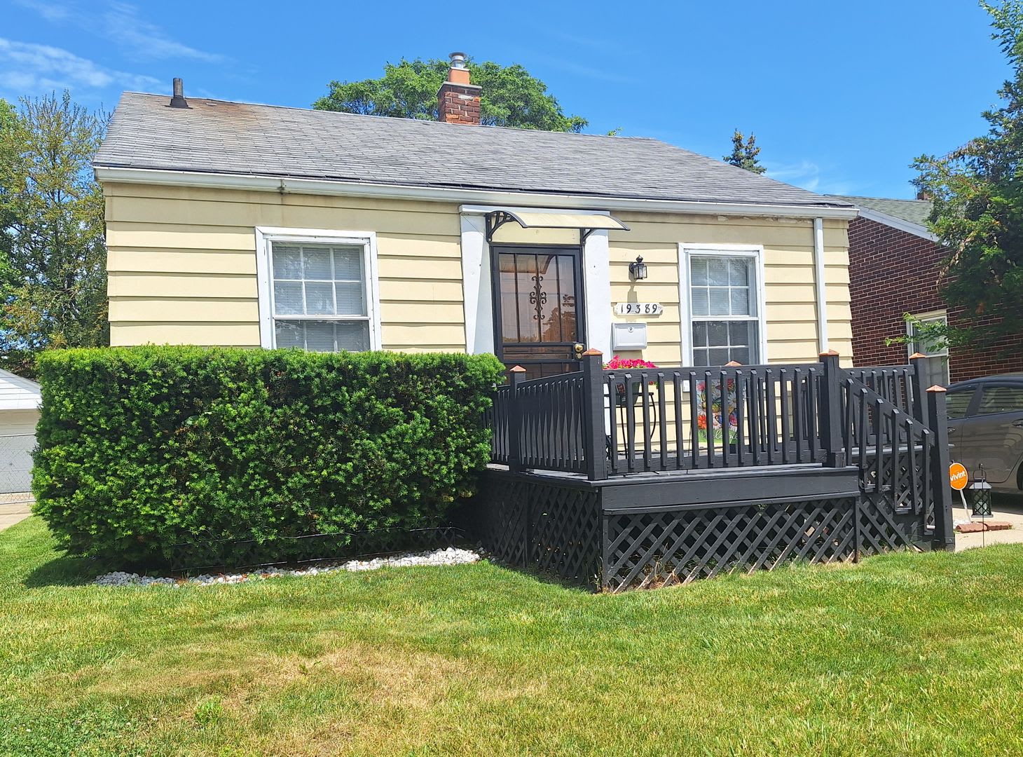 Charming 2 Bedroom Home In Harper Woods – photo 2
