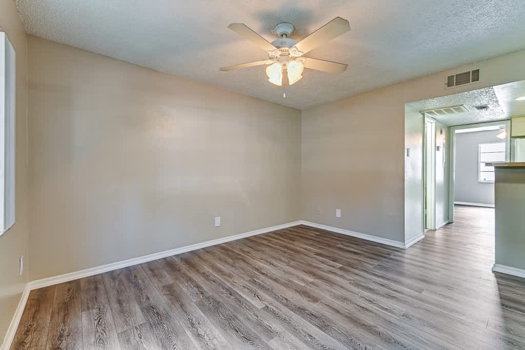 Green Oaks Apartments – photo 5