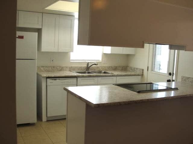 121 E 14Th Pl – photo 3