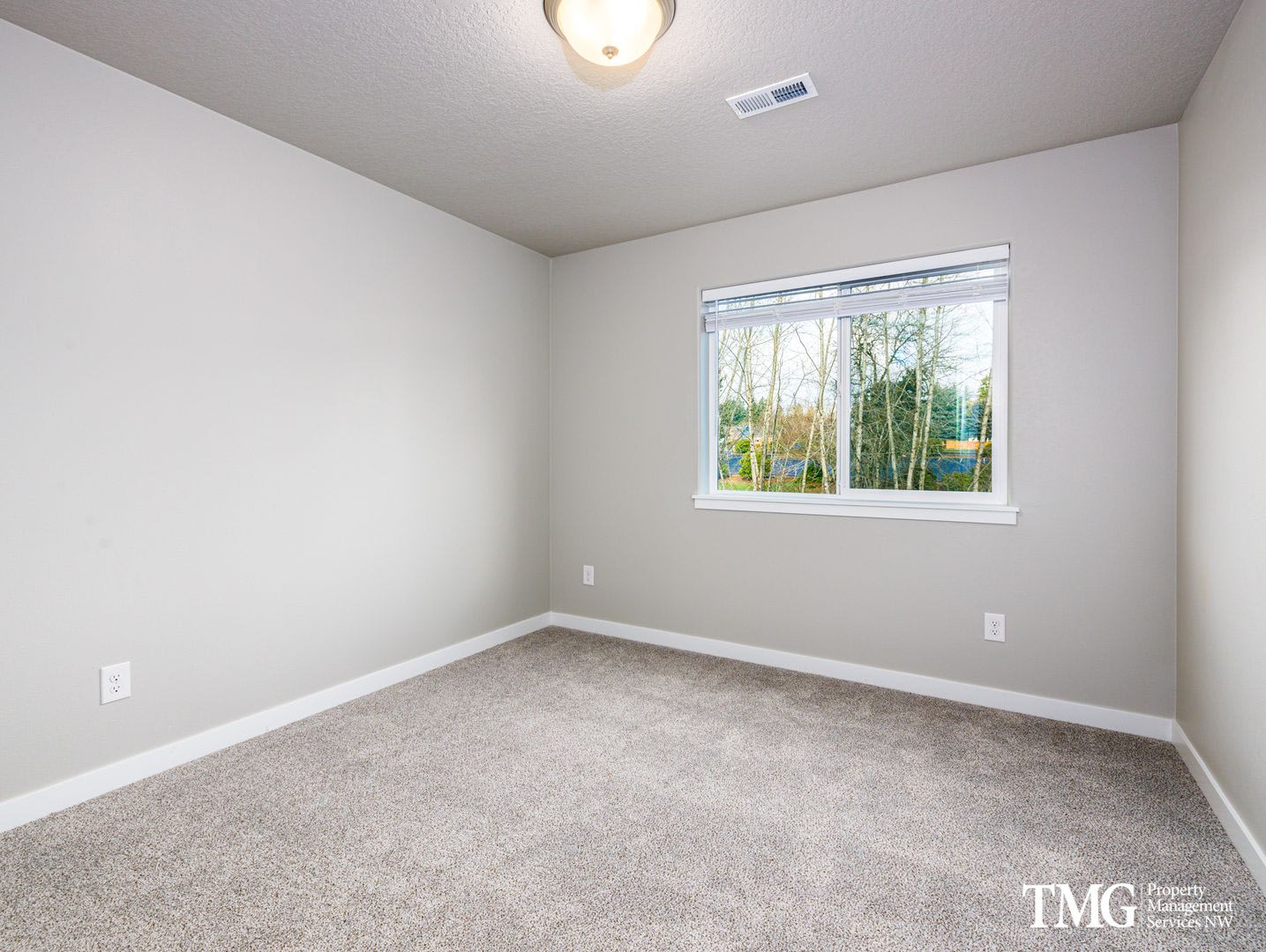 Newer Townhome in Minnehaha w/ 3 Bedroom 2.5 Bath! – photo 3