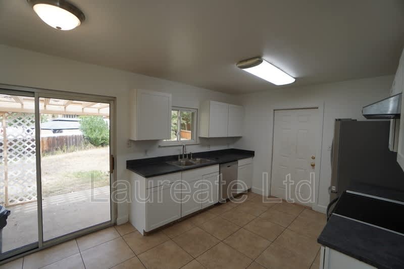 11536 E Center Dr – photo 5