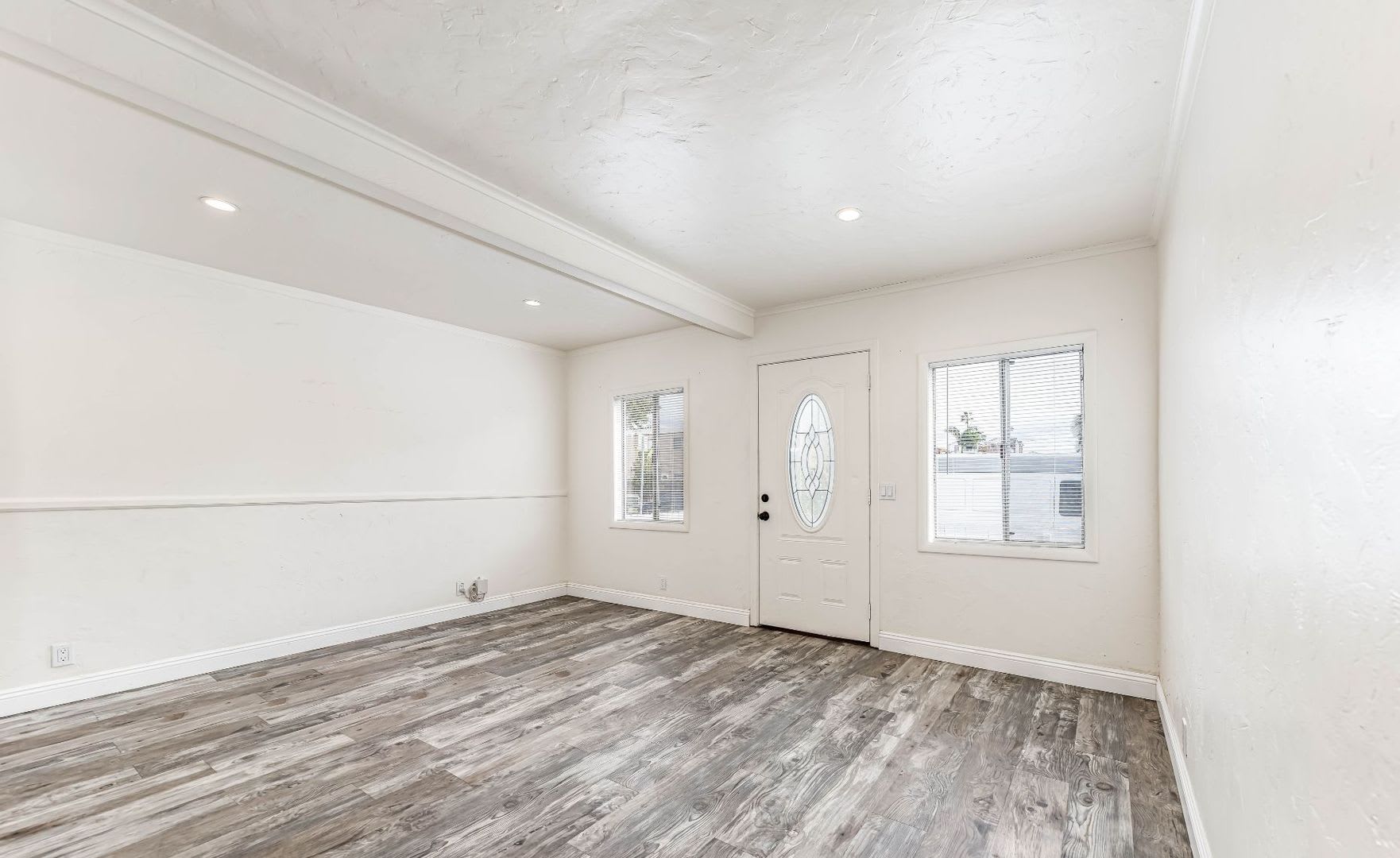 Cozy 2 Bedroom 1 Bathroom Bungalow With Prime Huntington Beach Location – photo 2