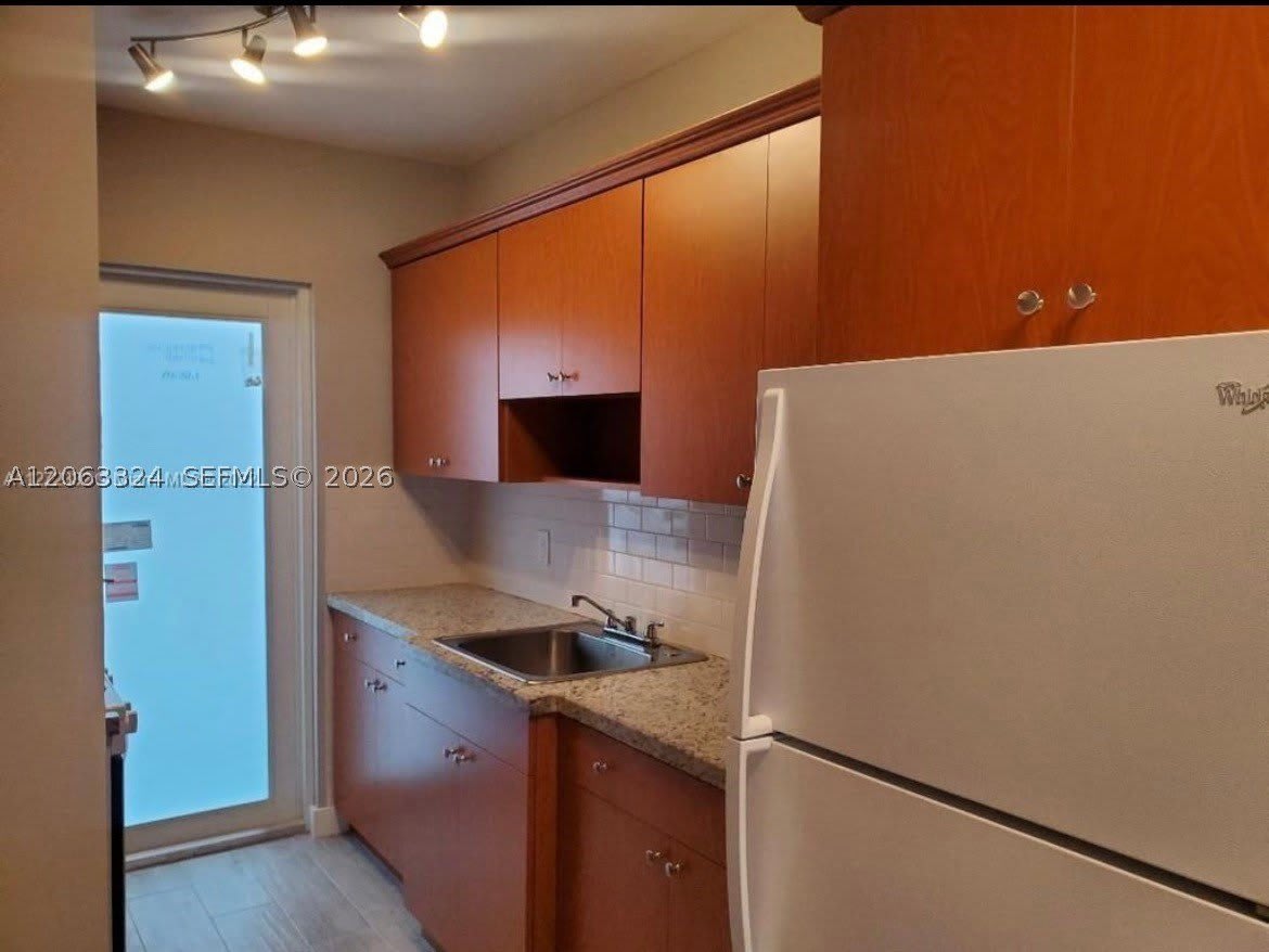8035 Byron Ave – photo 3