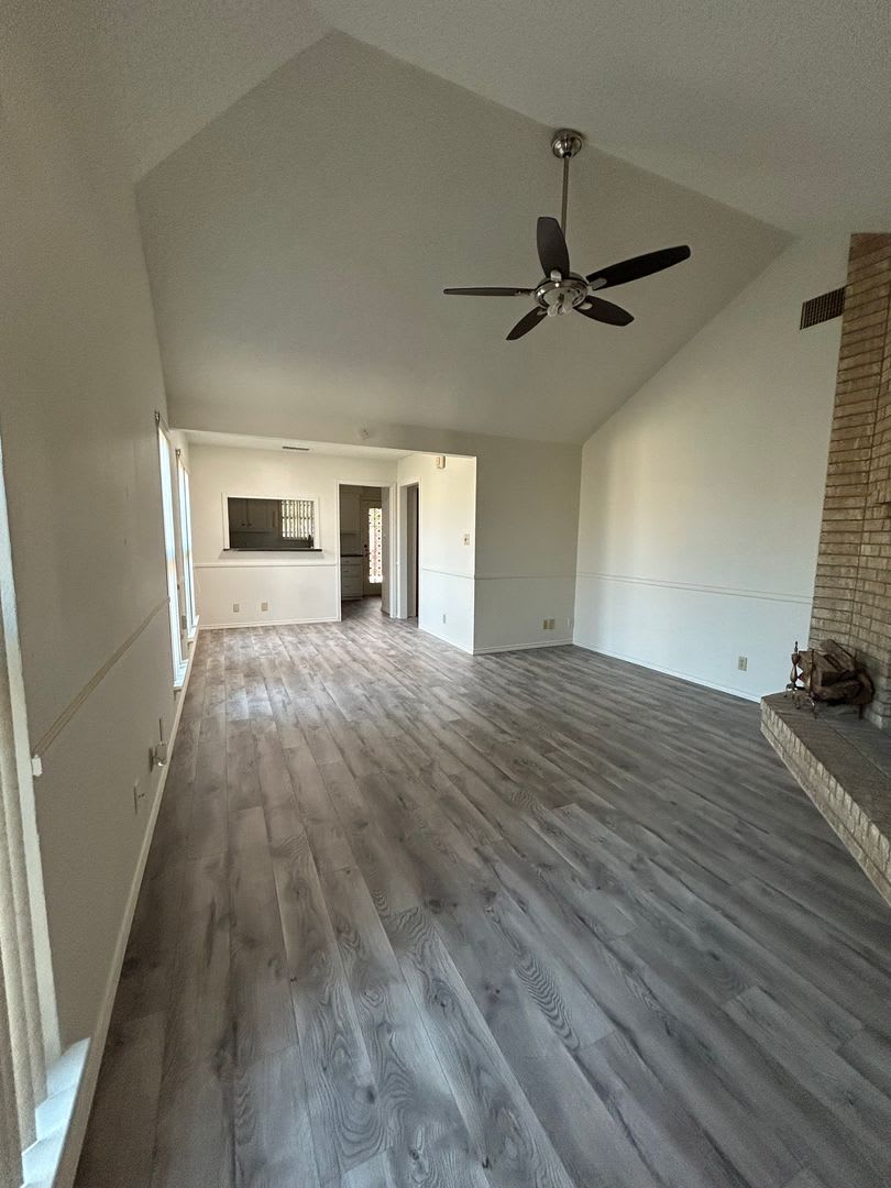Beautiful Duplex In Esmond Estates – photo 3