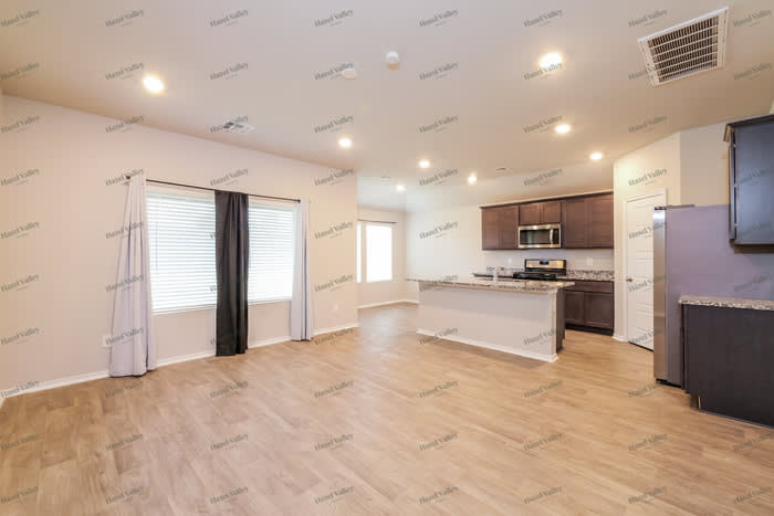 2405 Iris Court – photo 4