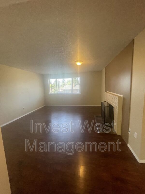 2815 E 19 Street – photo 5