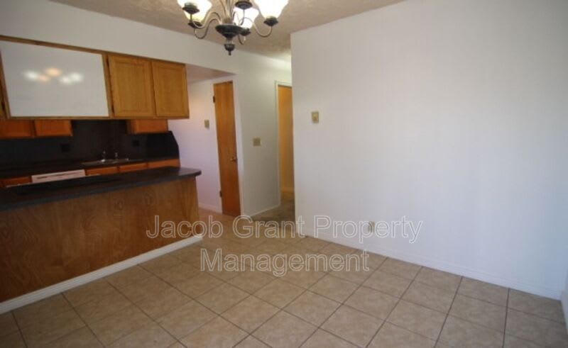 545 May St – photo 4