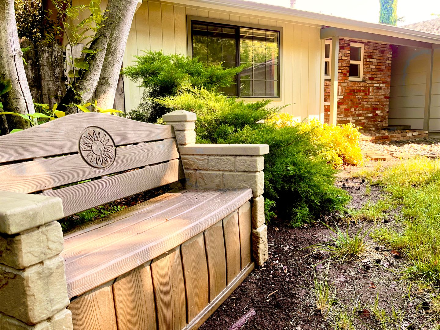 3 Bedroom Home with a Backyard!! – photo 1