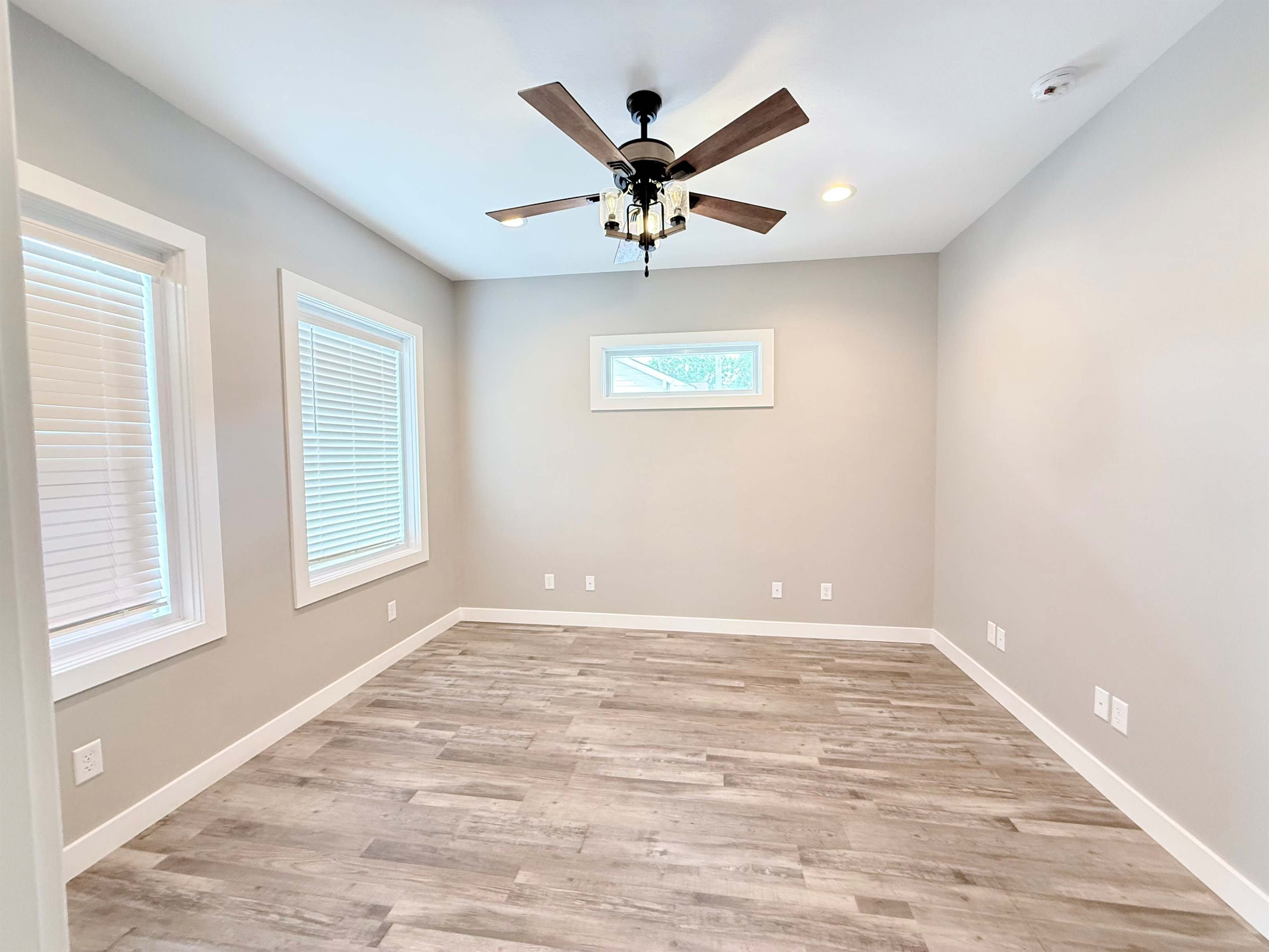 668 Hulman St – photo 5