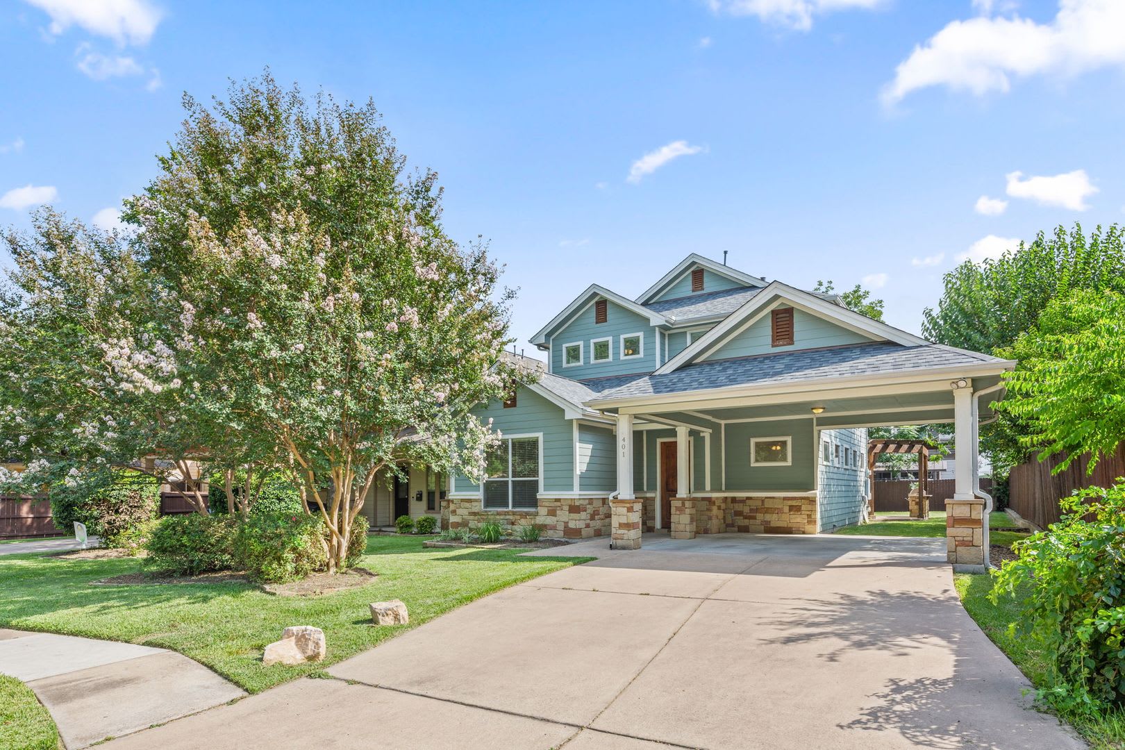 UT PRE-LEASE: Beautiful 6 Bed/ 4 Ba Home In North Loop Area, Mins To UT – photo 1