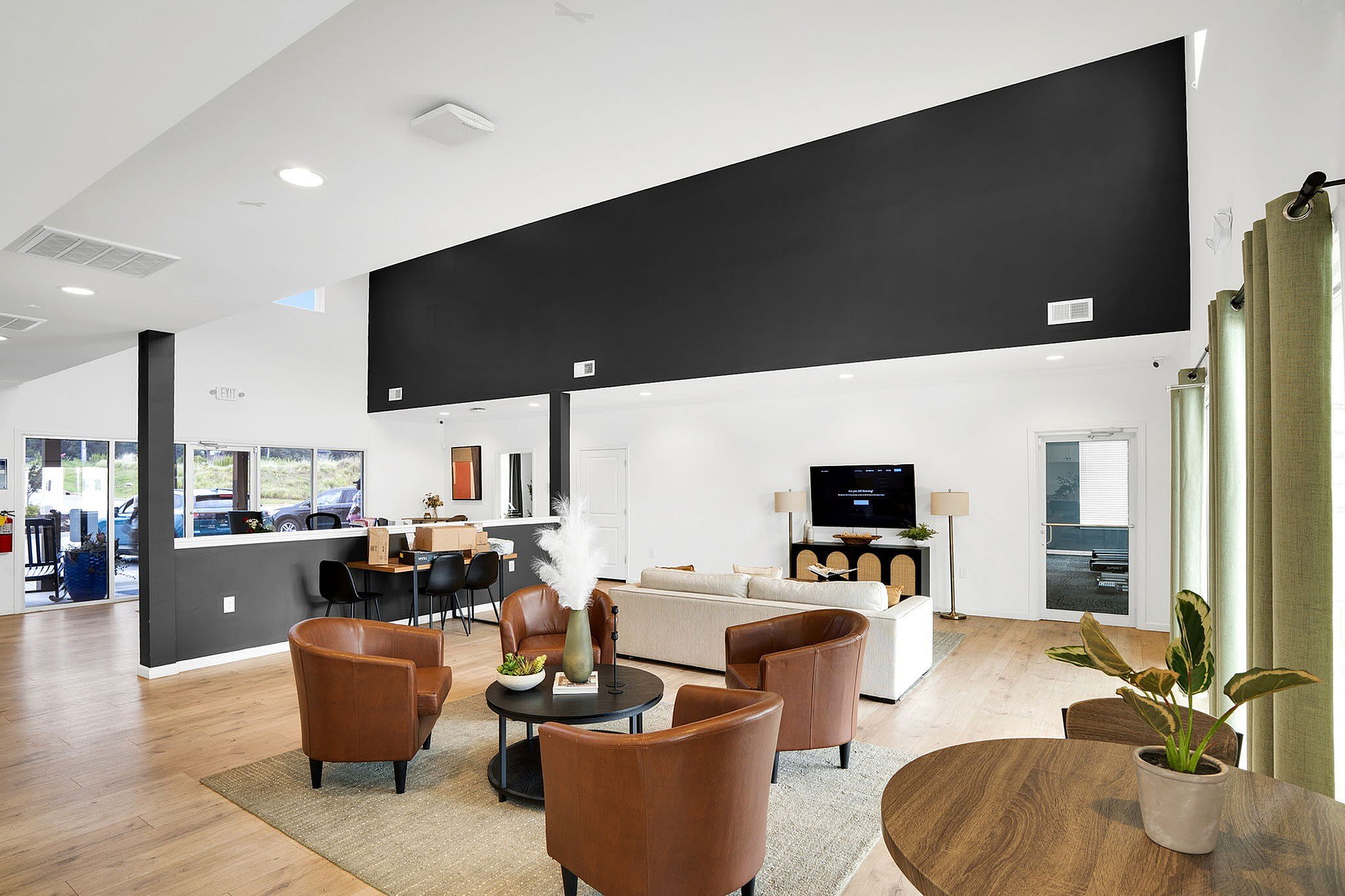 Water's Edge Apartments – photo 1