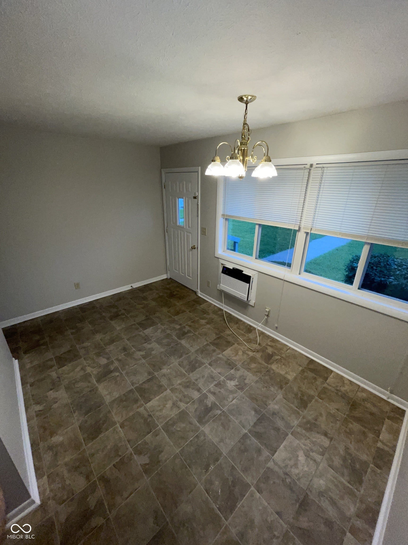943 W Mckay Road – photo 4