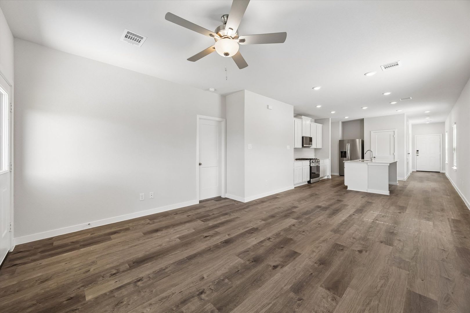 Brand-New 3-Bed Willis Home on Corner Lot with Covered Patio – photo 5
