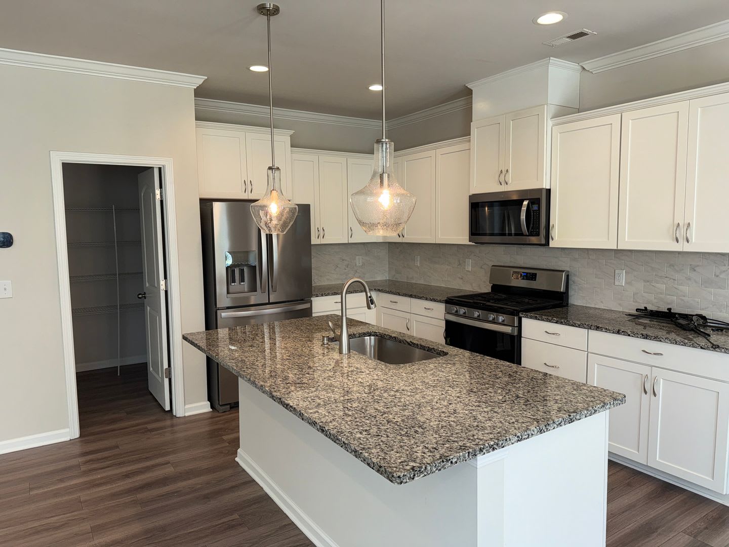 Stunning Five Bedroom Home In Magnolia Walk Huntersville! – photo 4