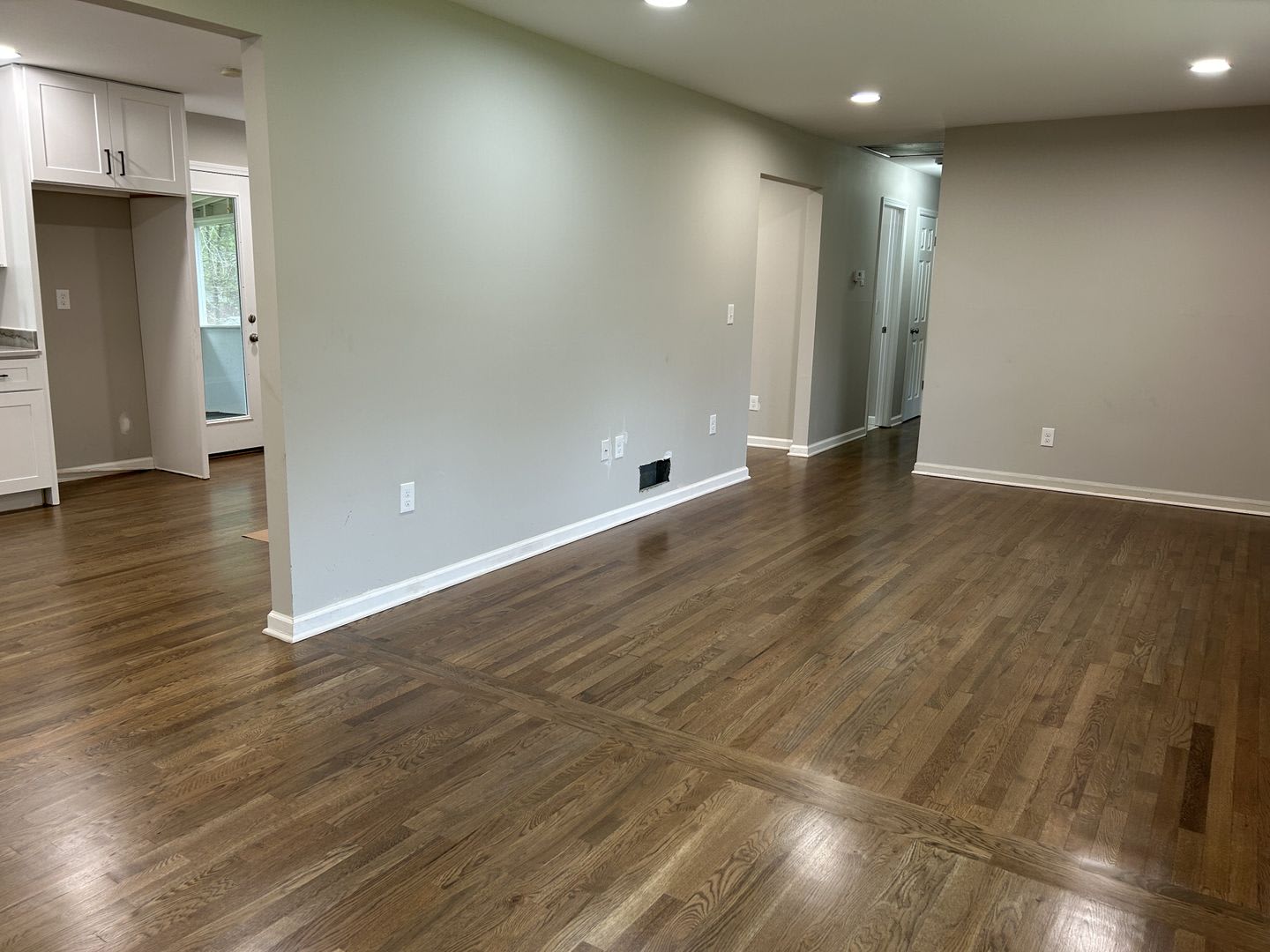 Just Like New Landlord Just Finishing Up Doing A Total Remodel On This 3 Bedroom 2 Bath Home With Large Outbuilding – photo 4