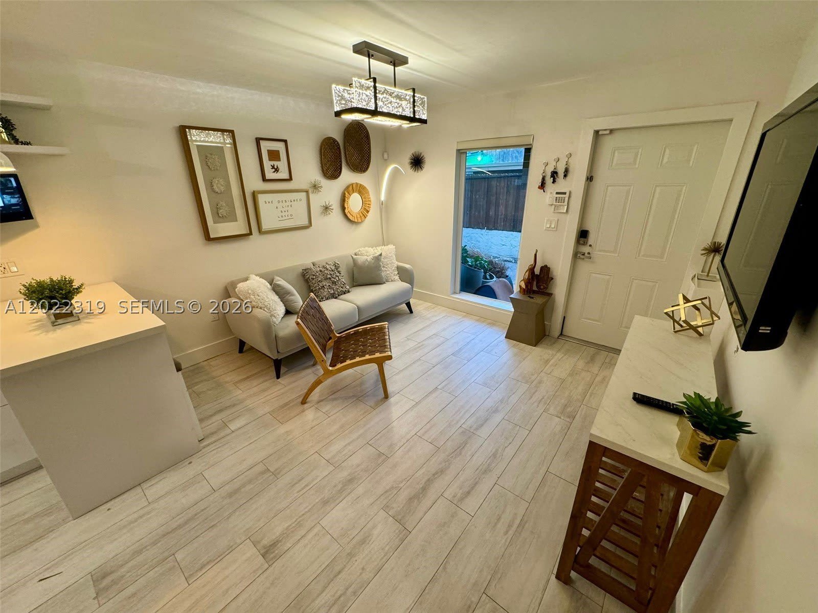 1121 SW 7th St – photo 3
