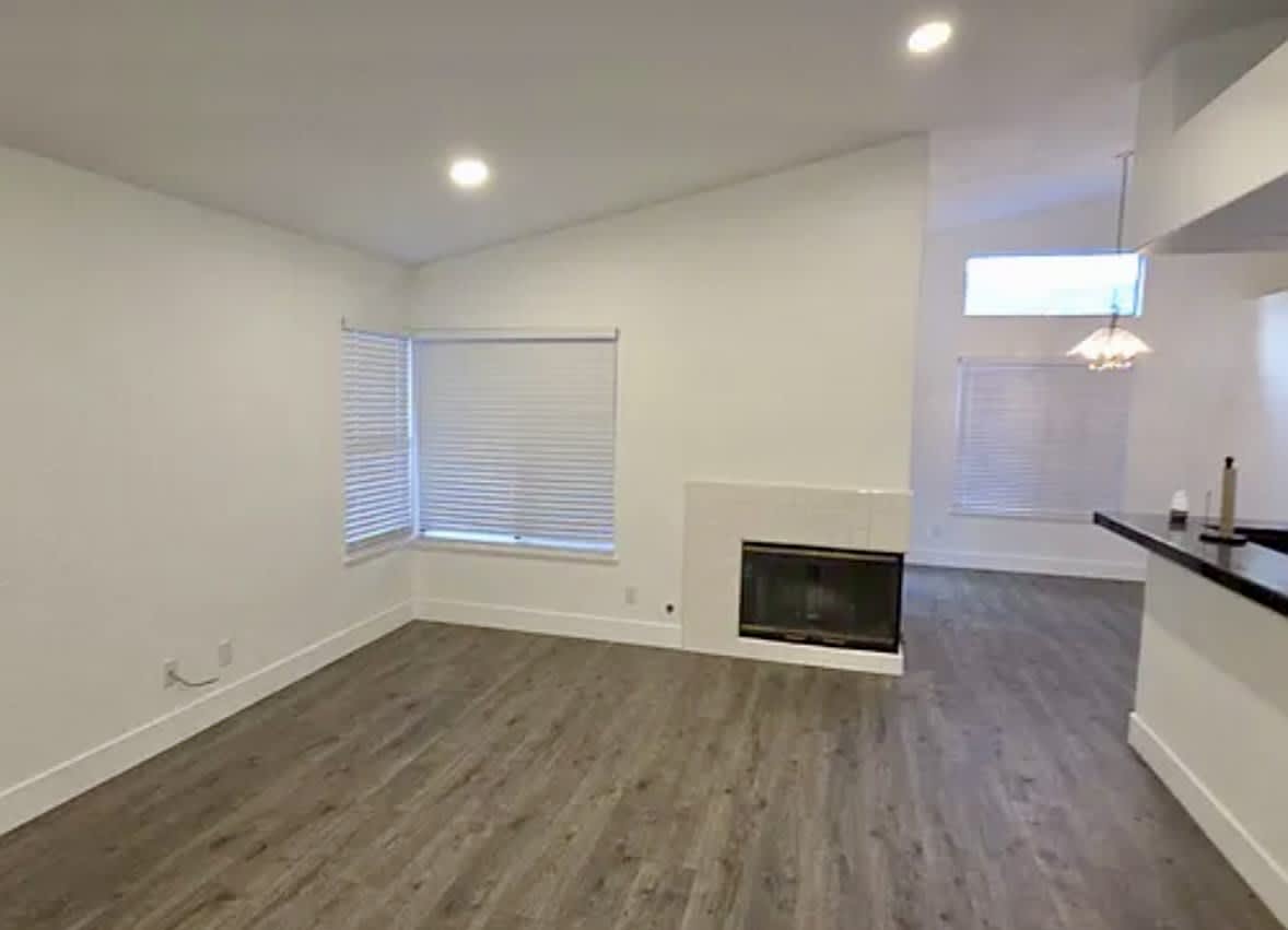 22852 Springdale Dr – photo 3