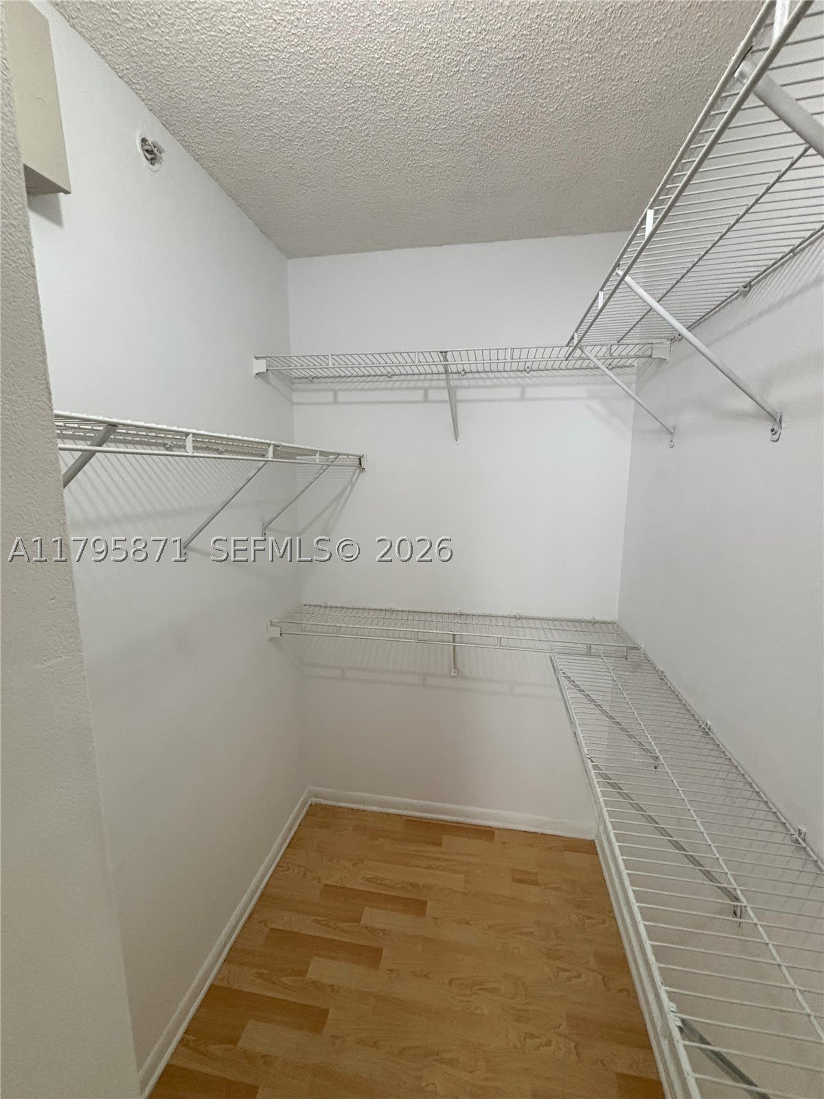 126 SW 17th Rd – photo 3