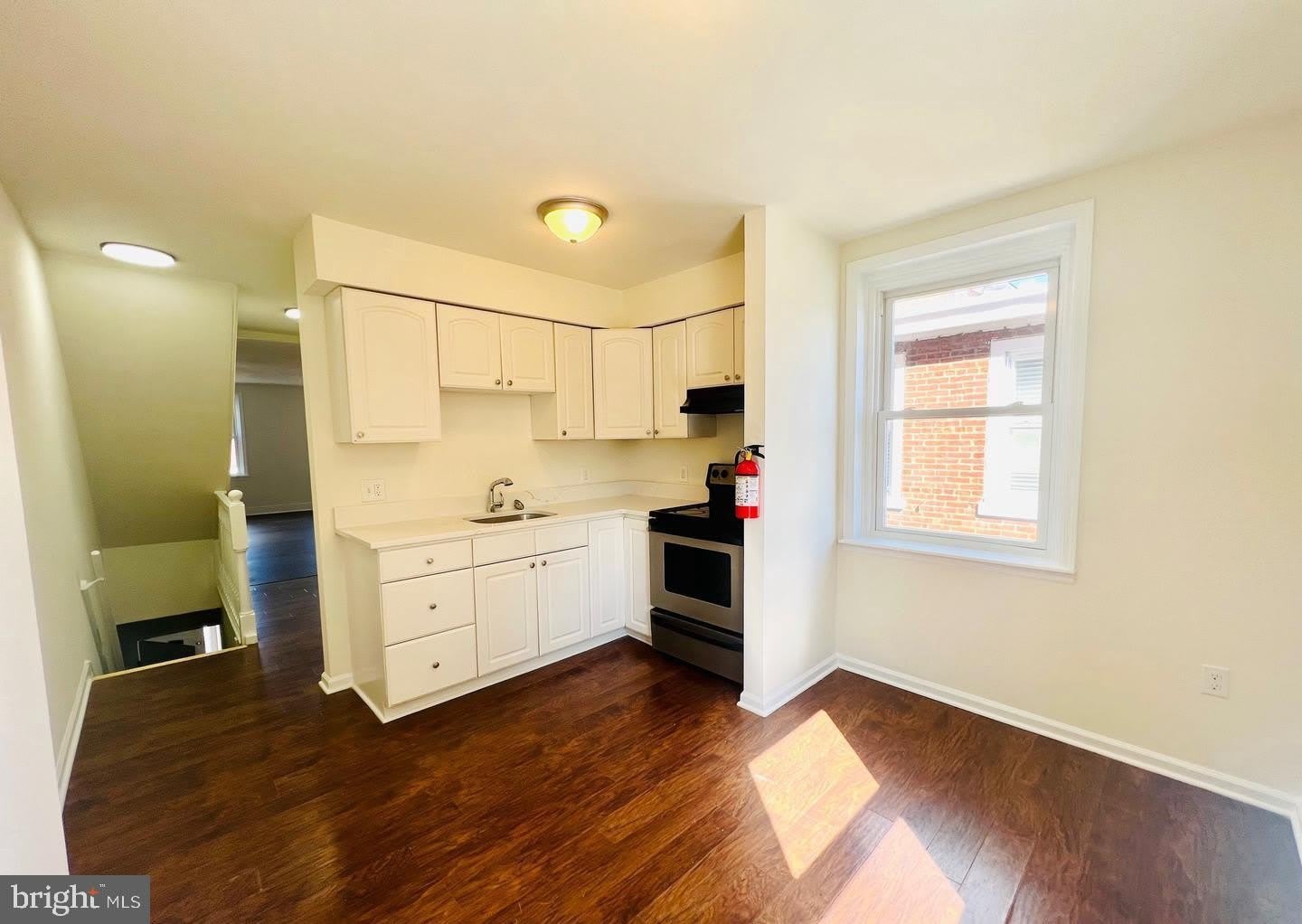 336 BARCLAY Street – photo 2