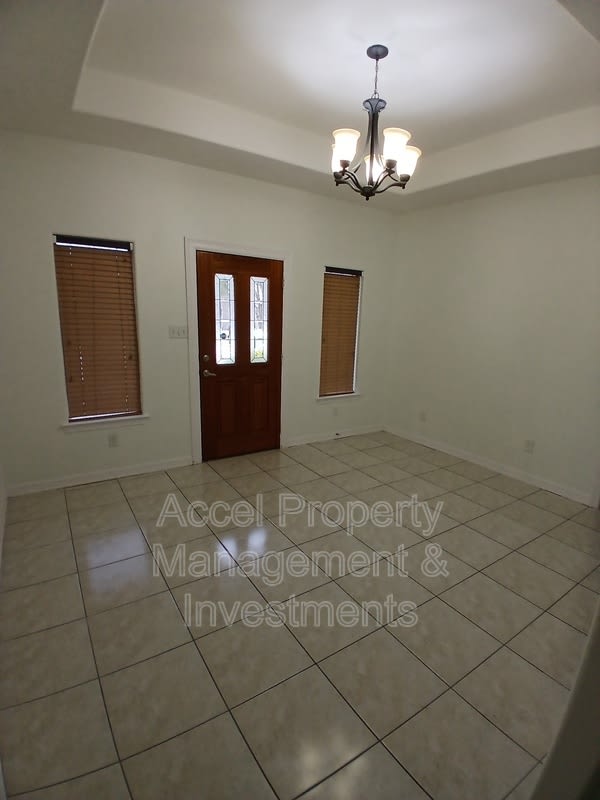 128 San Jacinto St – photo 2