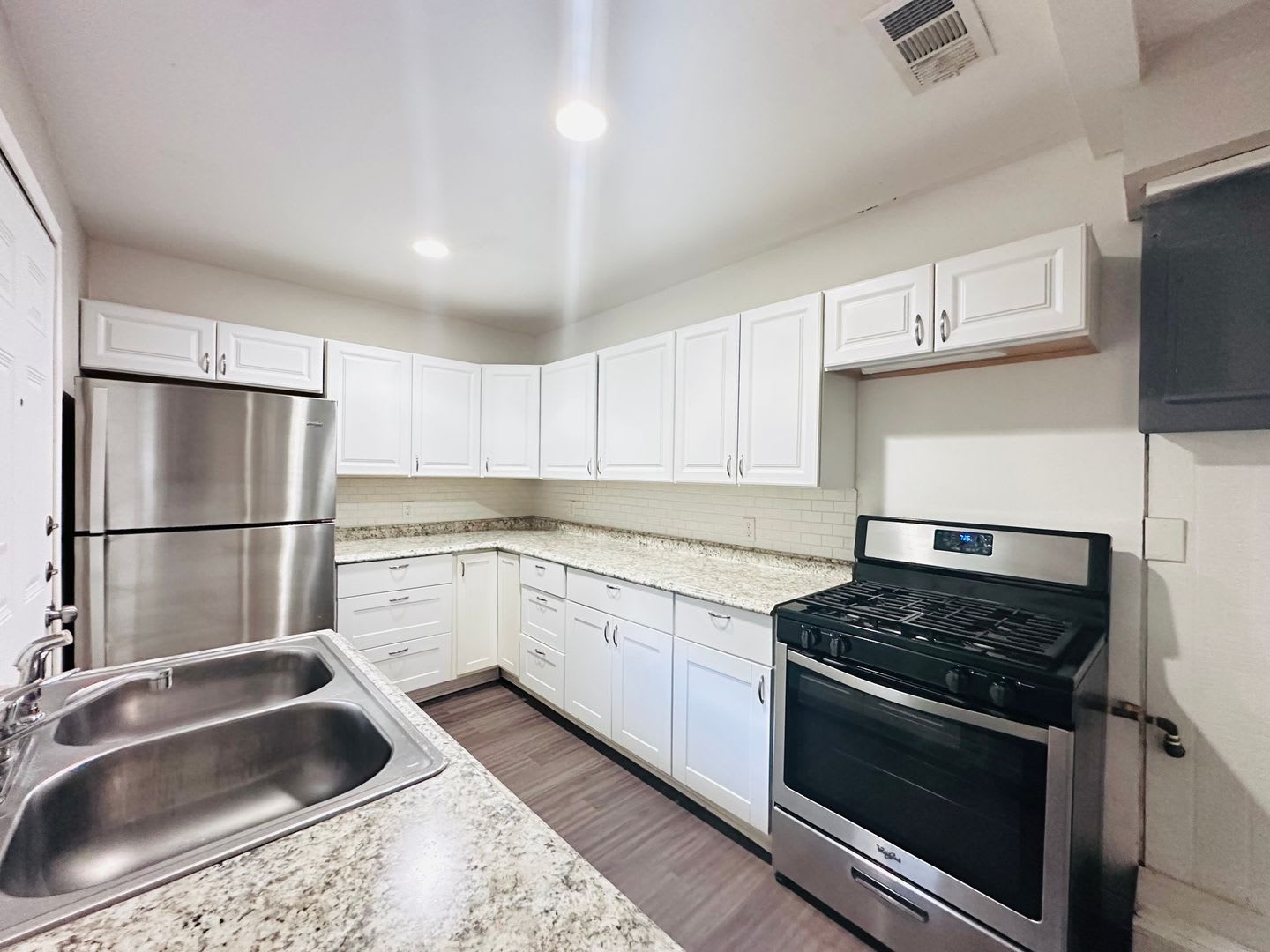 Beautifully renovated 5 bedroom, 3 bathroom home in Oak Grove! – photo 5