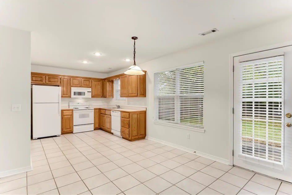 1480 E Masonic Drive – photo 4
