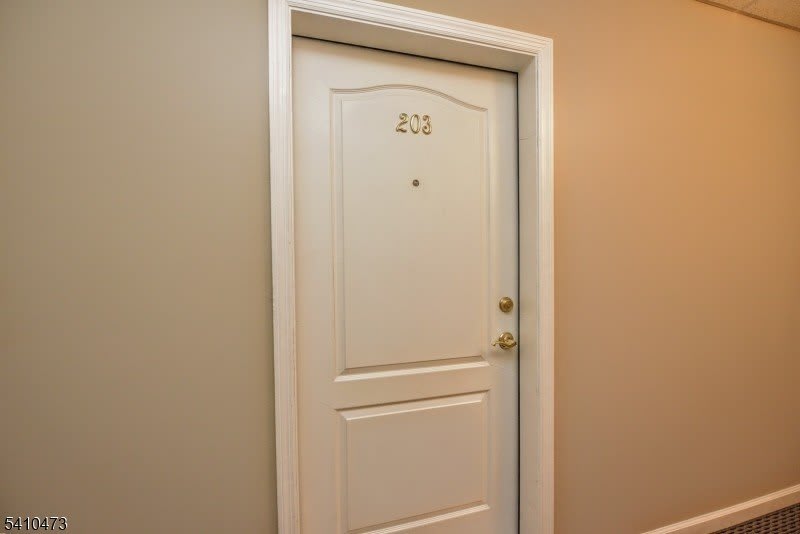 203 Central Park Pl – photo 2