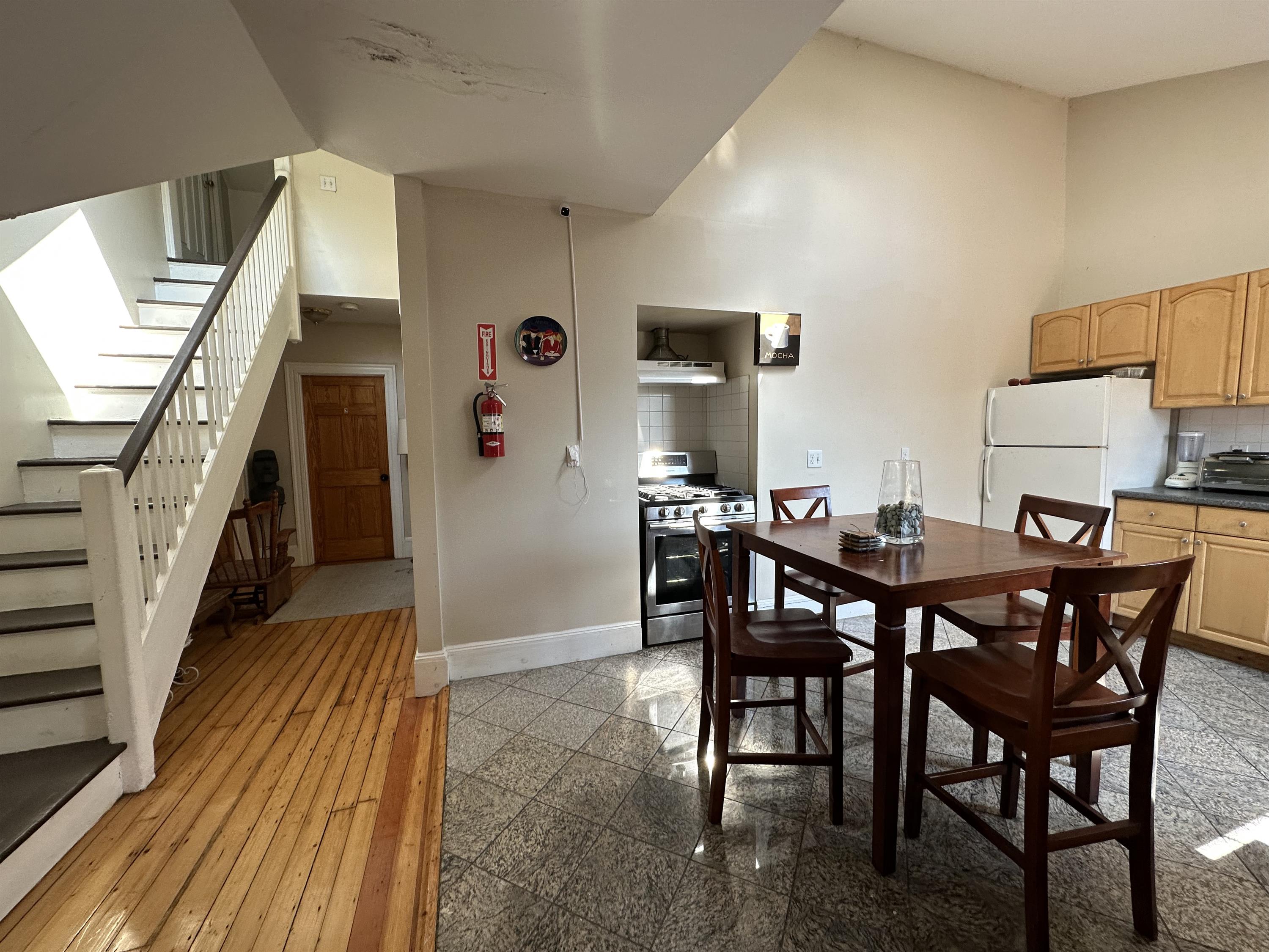 443 Hope st, Room 4 – photo 3