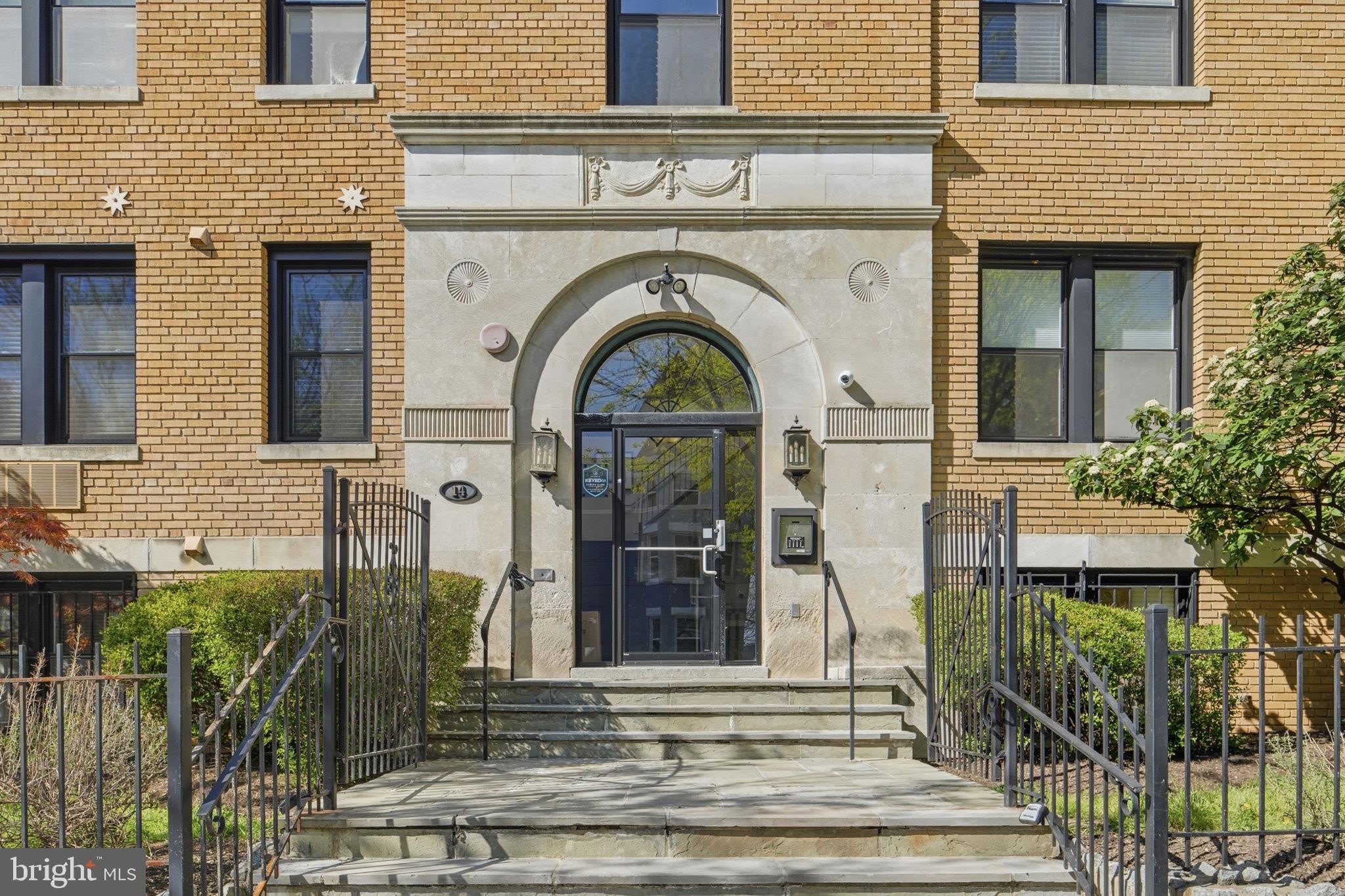 14 S Street NE – photo 1