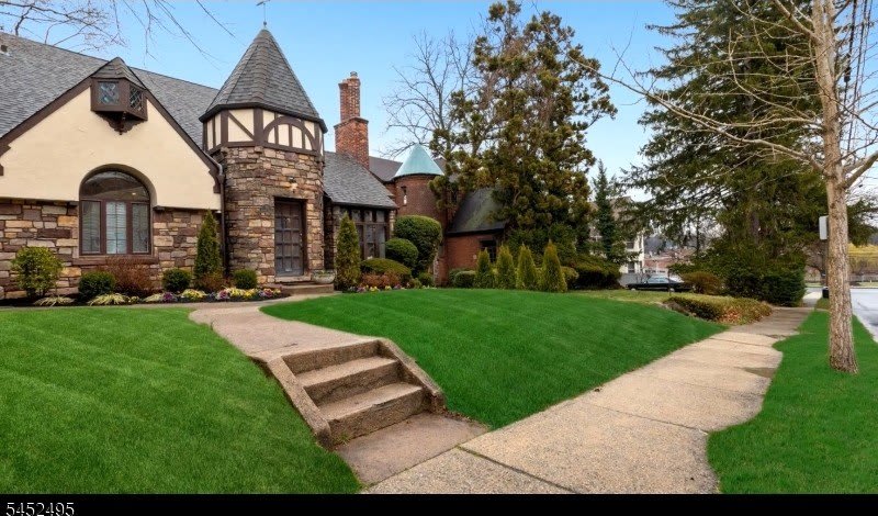 33 Johnson Ave – photo 2