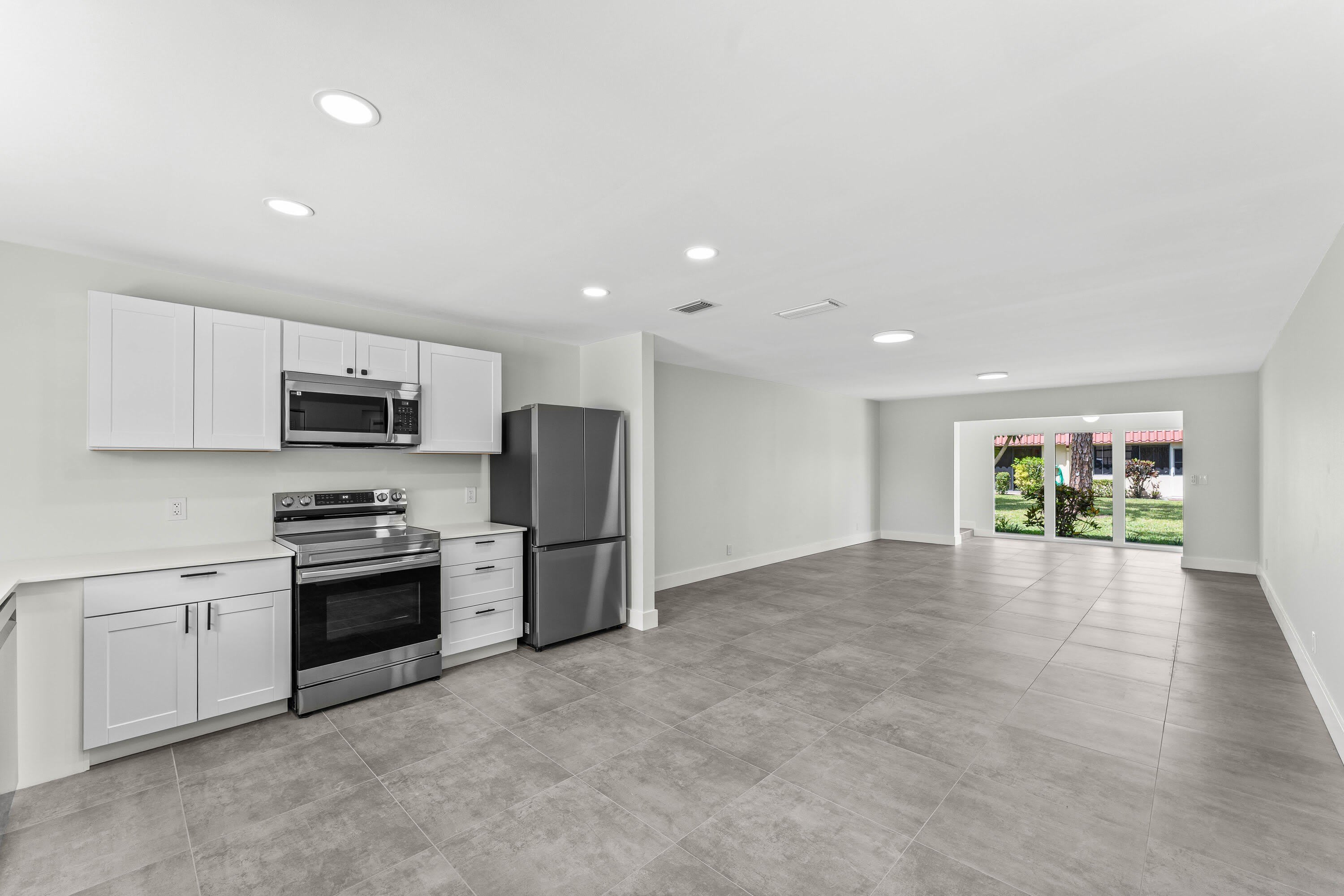 711 Laconia Circle – photo 4