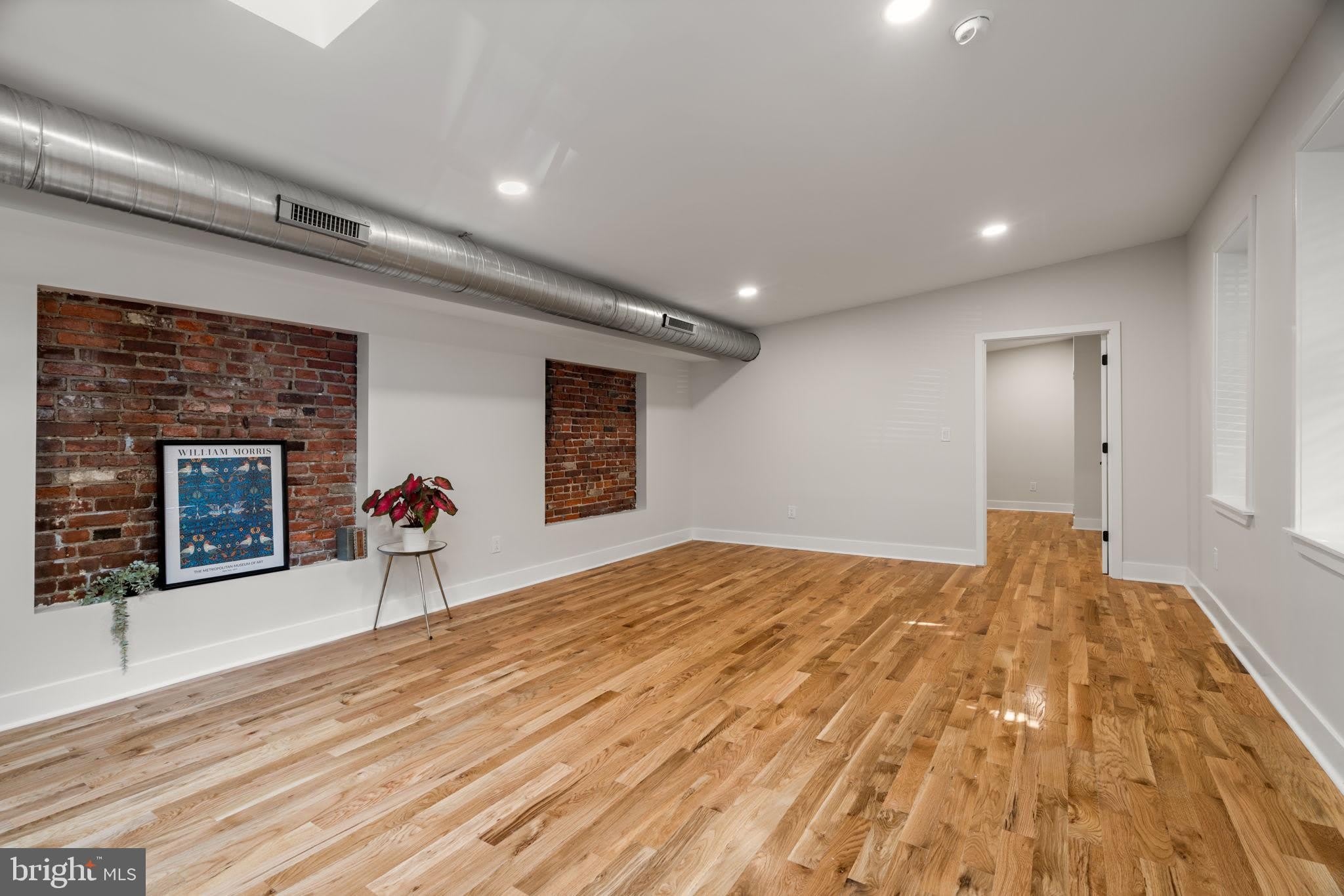 1629 EYRE Street – photo 5