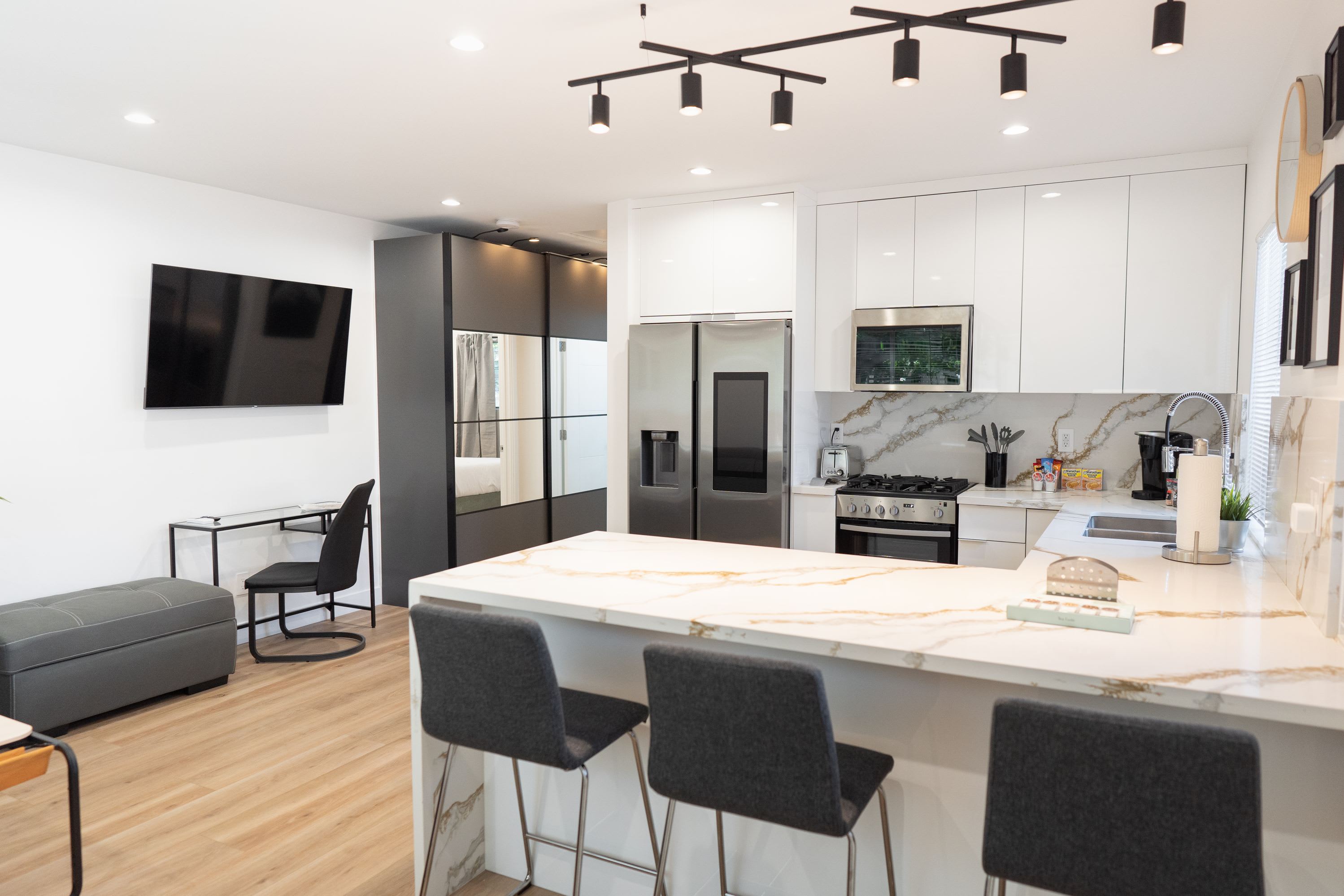 10863 Kling St – photo 1