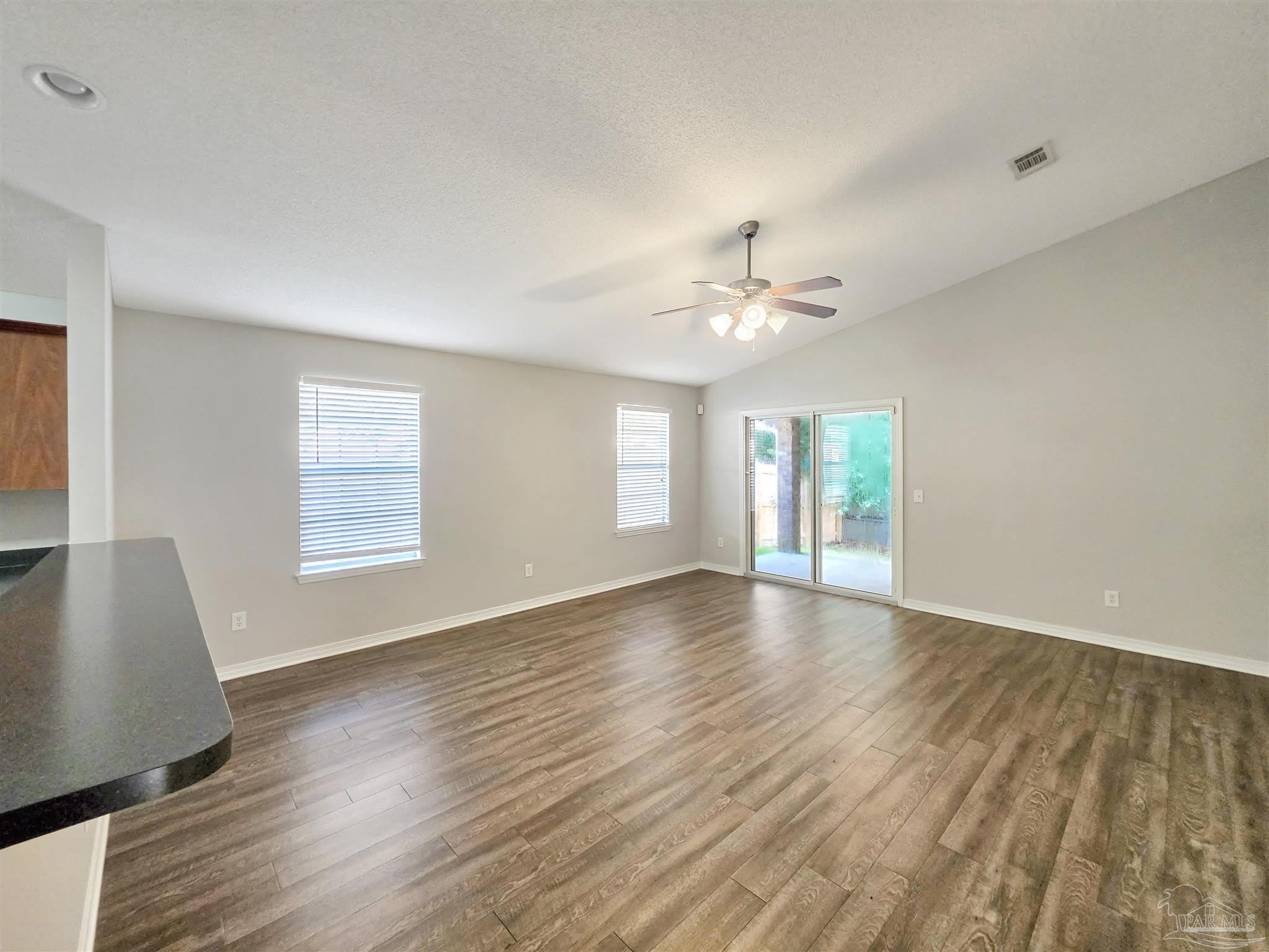 690 Mozingo Ln – photo 3