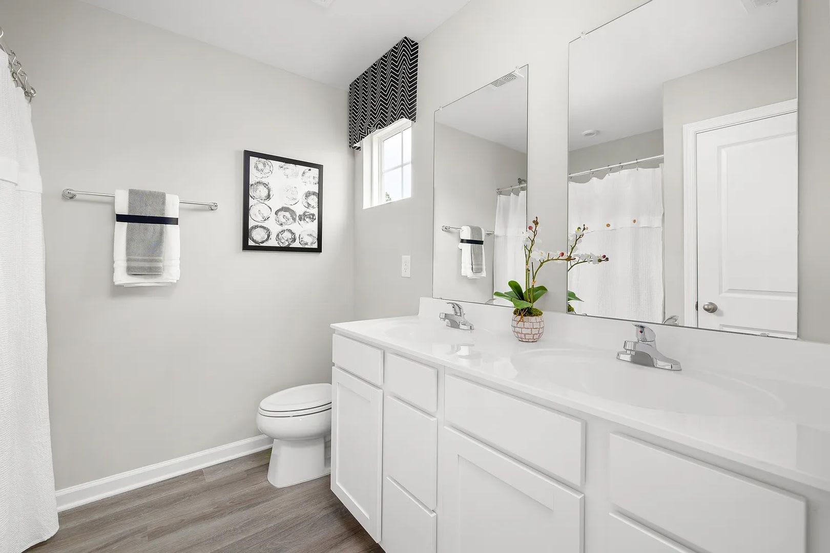 Room in 3 Bedroom Home in Raleigh – photo 3